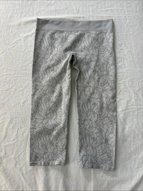 Fabletics Capri Gray Floral-Textured Leggings